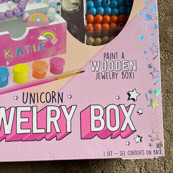 It’s So Me! Unicorn Jewelry Box Kit & Make Your Own Jewelry Age 6+ - Picture 9 of 10